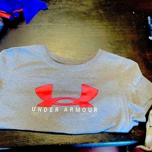I’m selling a under armor t-shirt